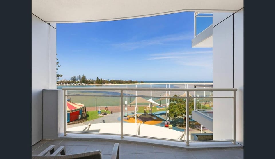 The Entrance Waterfront Studio, Balcony, Pool, Water Views, Unit 208 Apartment in The Entrance