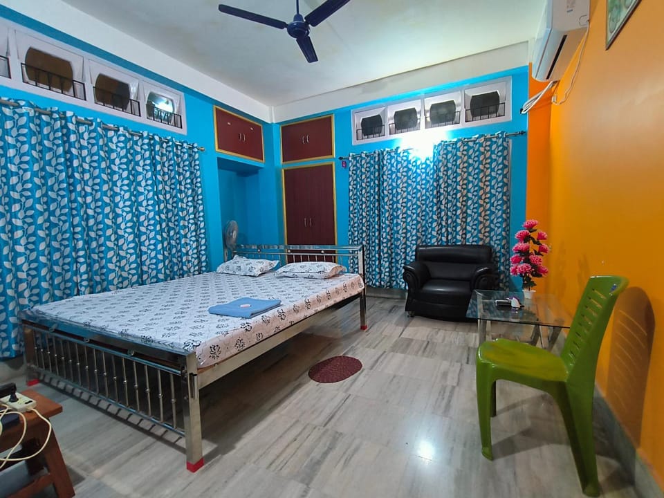 Bed, Living room