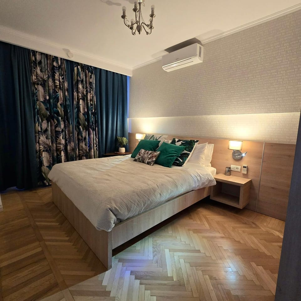 Bed, Photo of the whole room, Bedroom, air conditioner