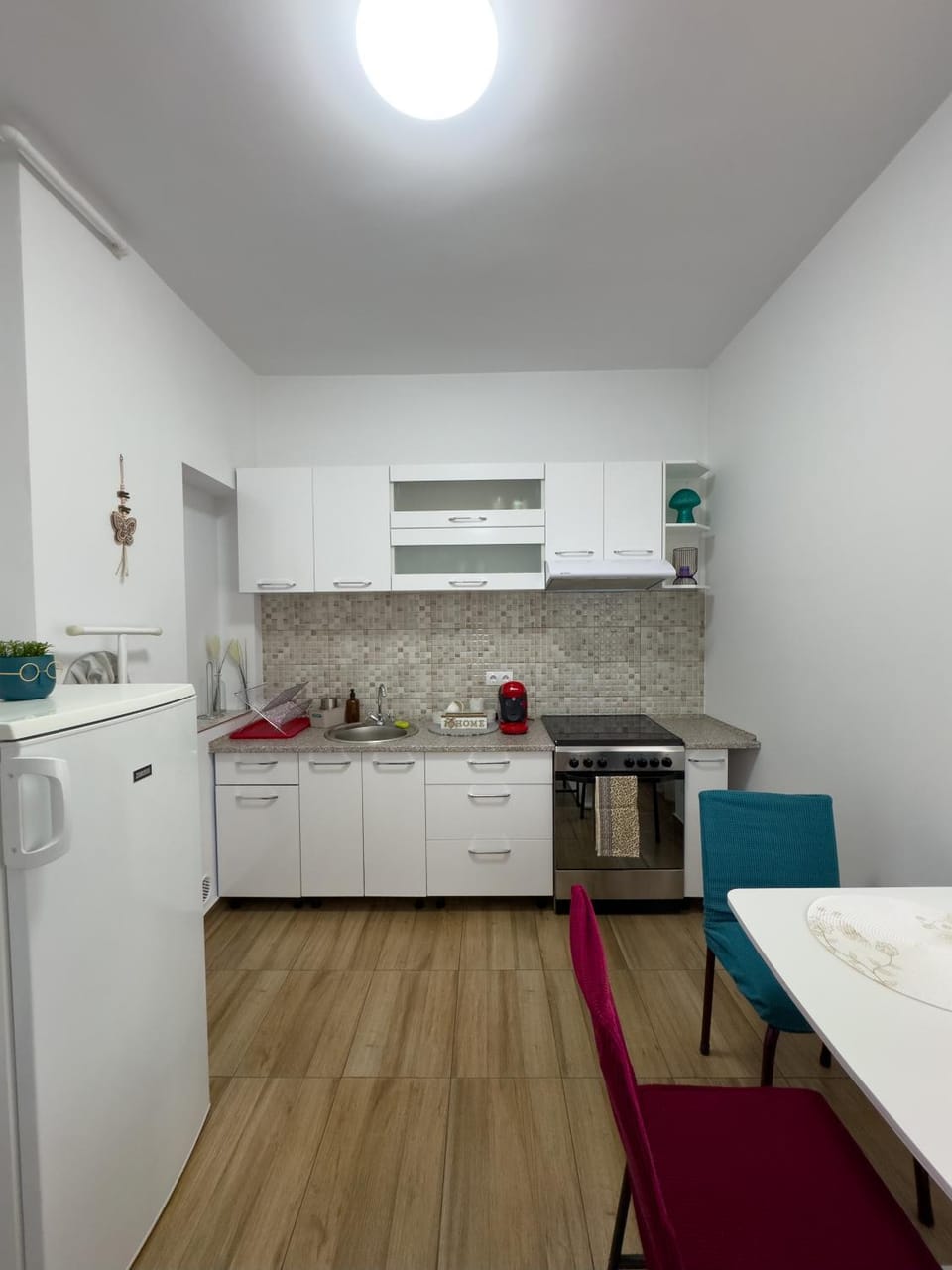 Kitchen or kitchenette, Dining area, oven, stove