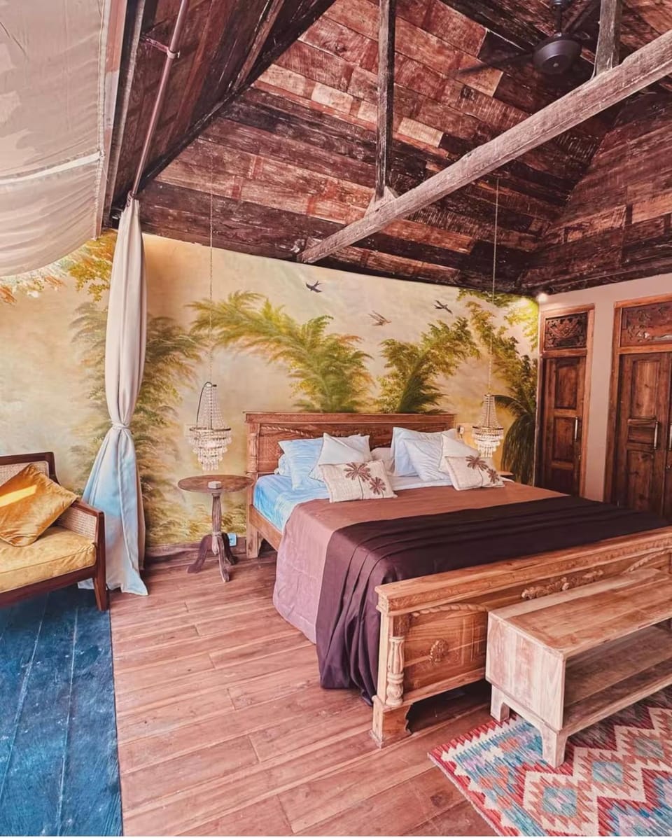Bed, Photo of the whole room, Seating area, Bedroom