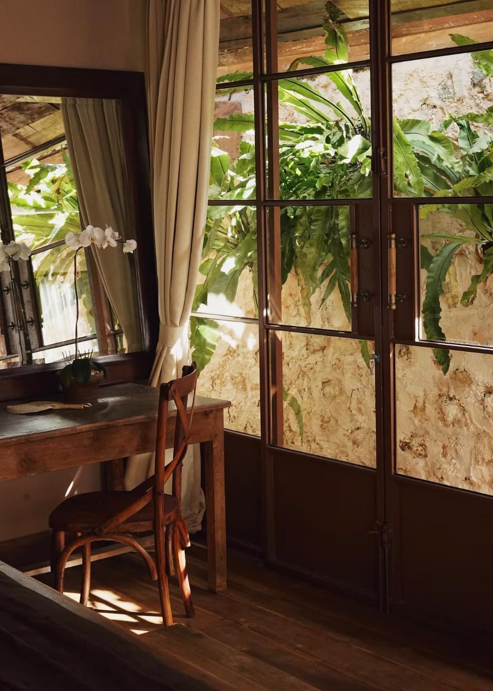 Seating area, Dining area, Garden view