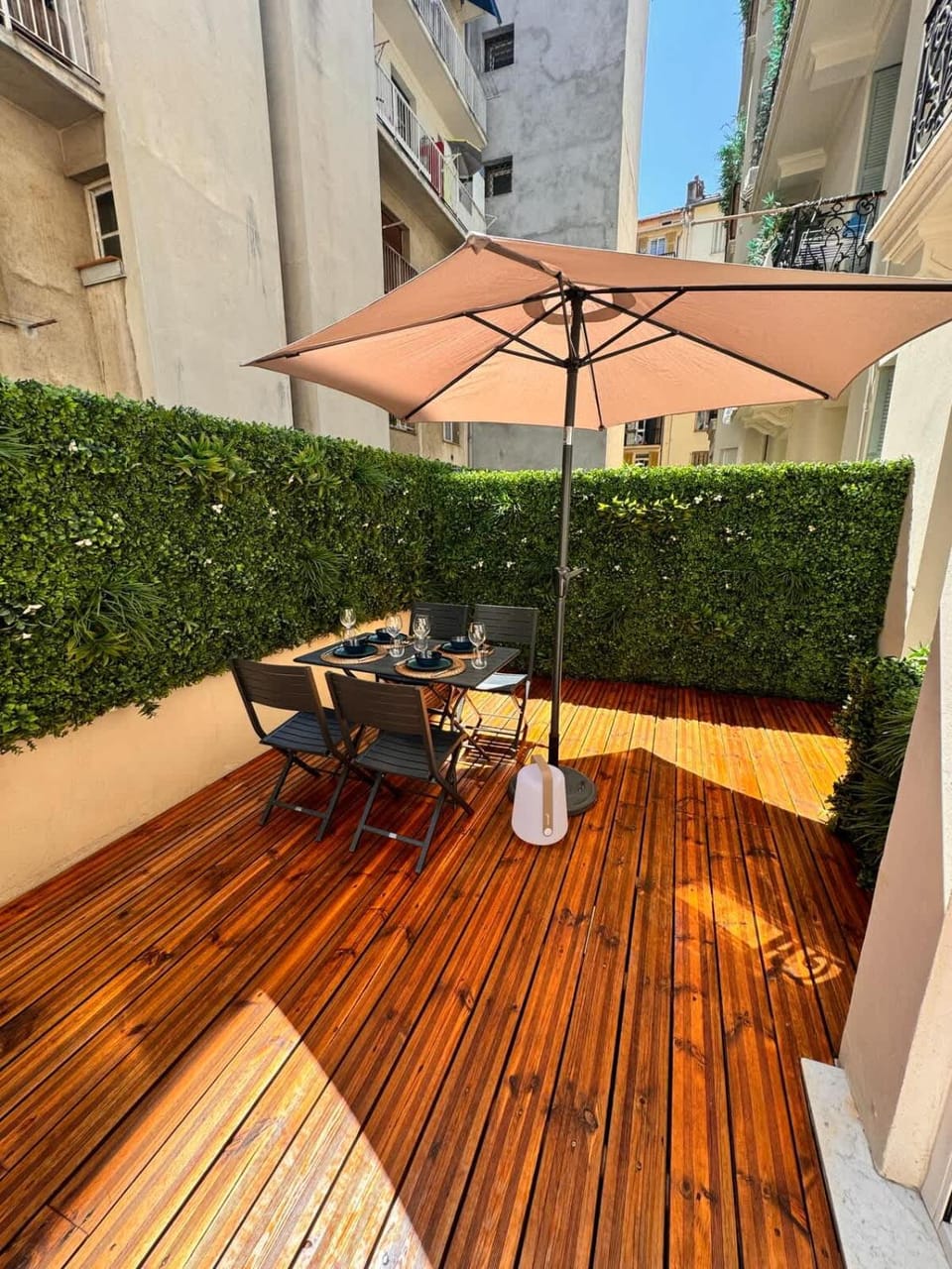 Property building, Balcony/Terrace, Dining area