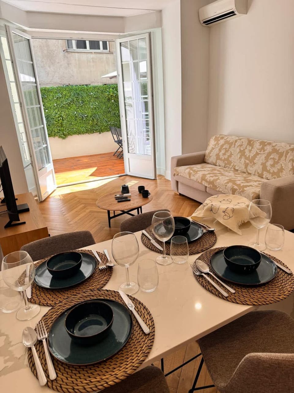 Living room, Seating area, Dining area