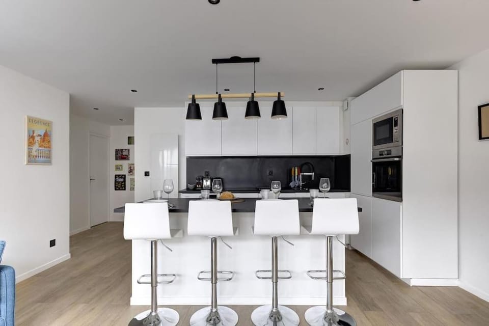 Kitchen or kitchenette, Dining area, stove