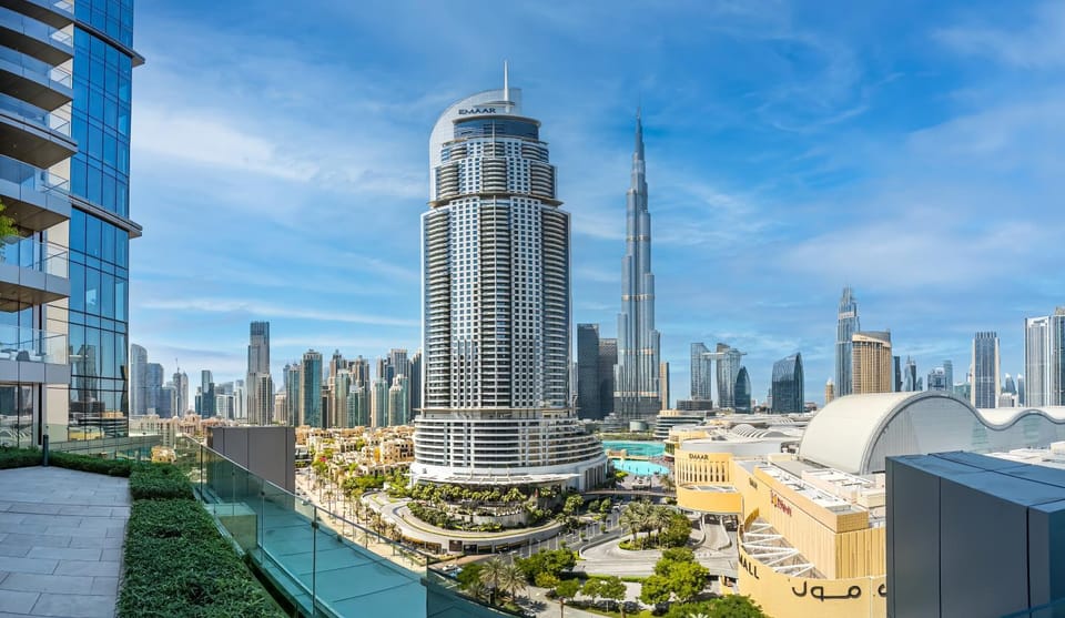 Property building, Nearby landmark, Day, Neighbourhood, View (from property/room), City view, Landmark view