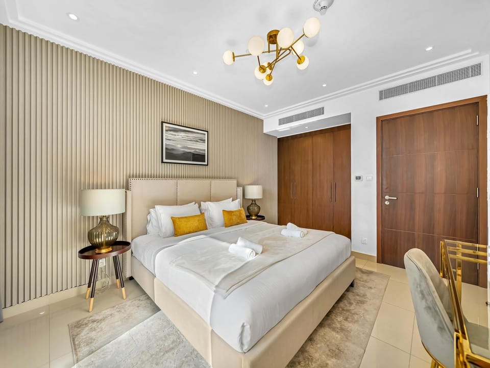 Bed, TV and multimedia, Photo of the whole room, Seating area, Bedroom, wardrobe, air conditioner