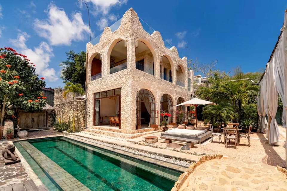 Property building, Patio, Day, Pool view, Swimming pool, sunbed