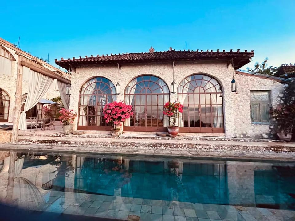 Property building, Day, Garden, Garden view, Pool view, Swimming pool