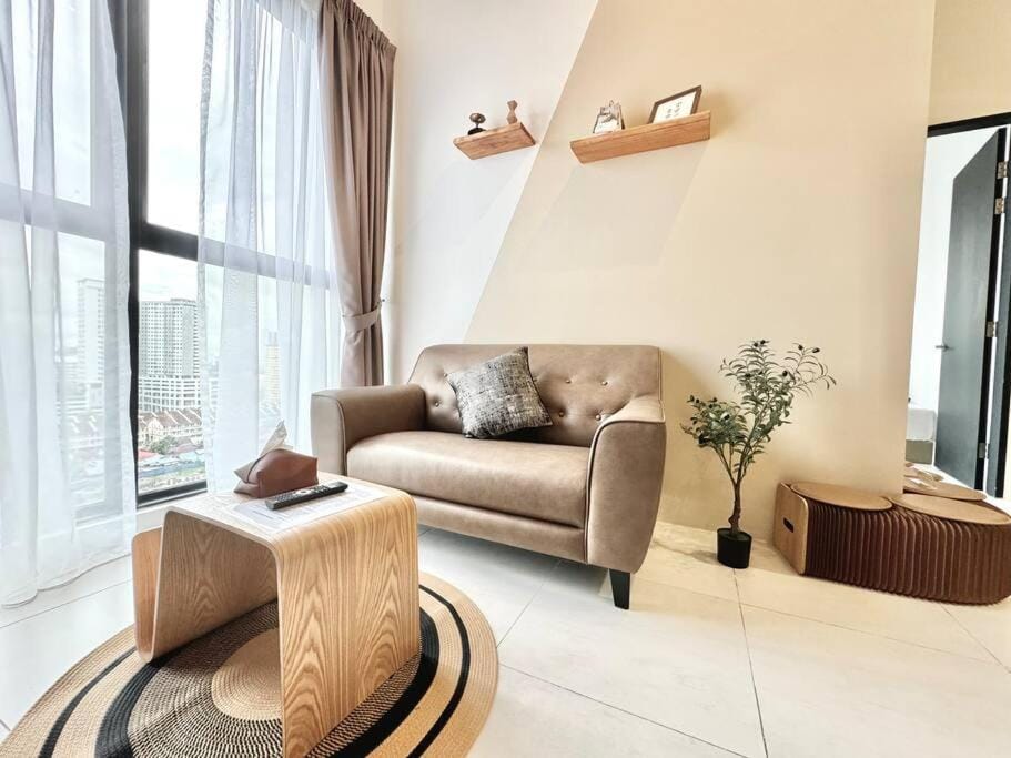 Urban Suites #Walnut 1BR 1Bath suite #Infinity Pool #3pax #1Queen 1Single #Quality well maintained #Private host Apartment in George Town