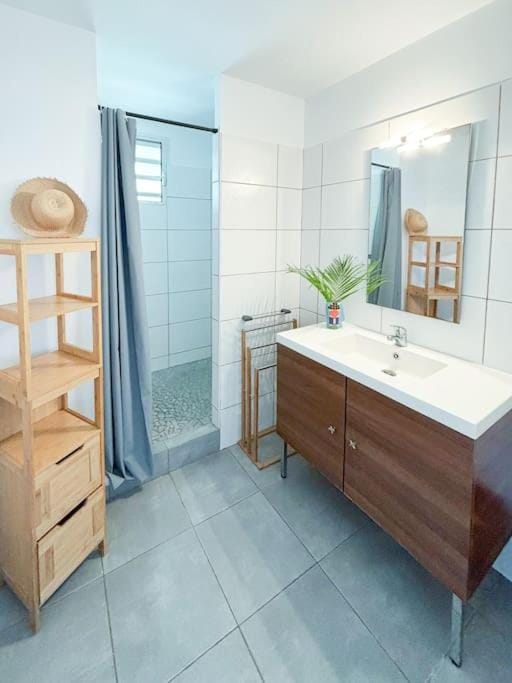Shower, Bathroom, towels
