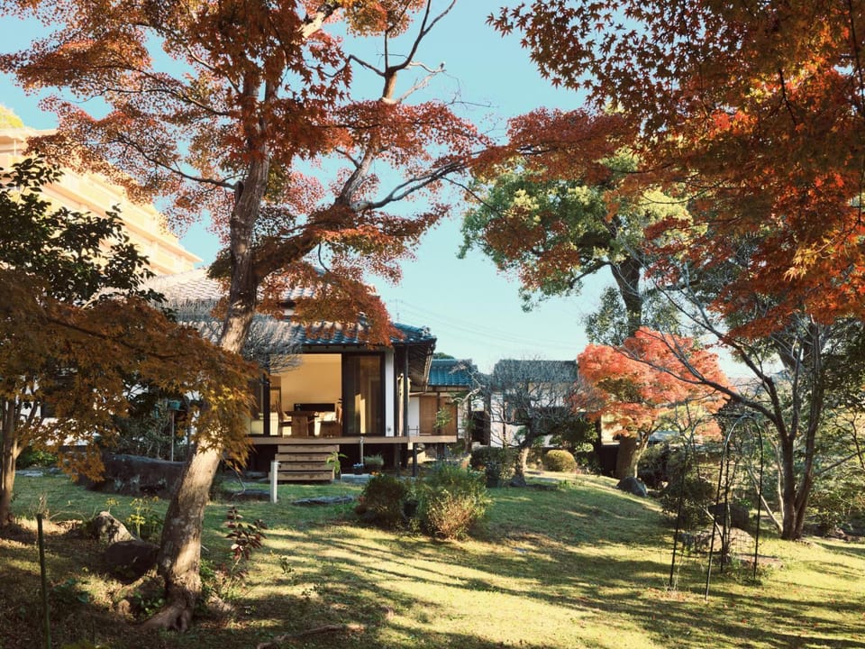 Property building, Day, Natural landscape, Garden, Garden view