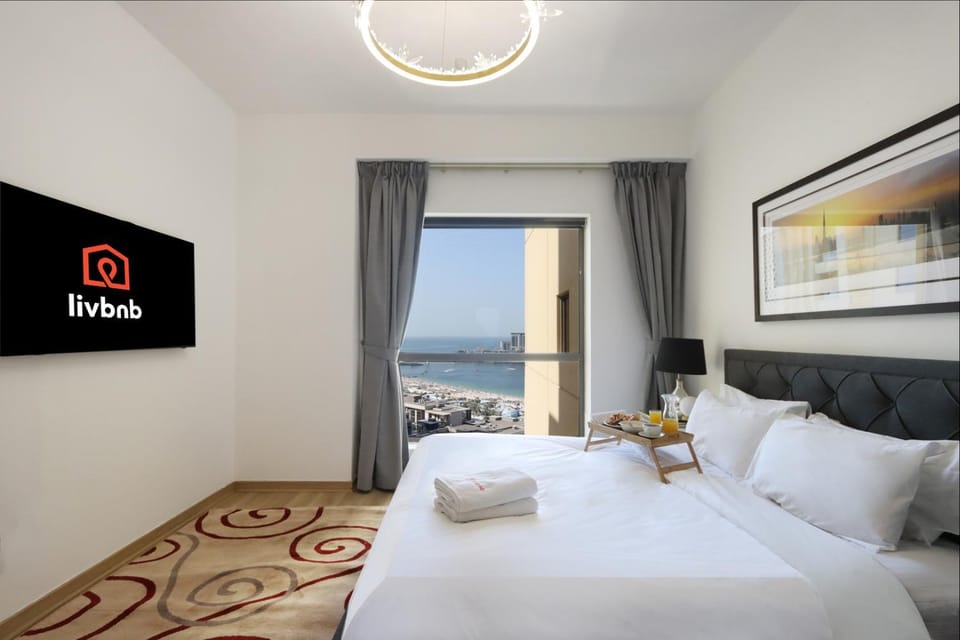 Bed, TV and multimedia, Photo of the whole room, Bedroom, Sea view, towels