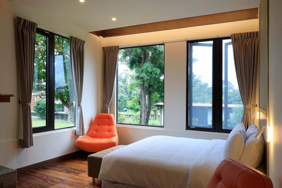 Bed, Photo of the whole room, Seating area, Bedroom, Garden view