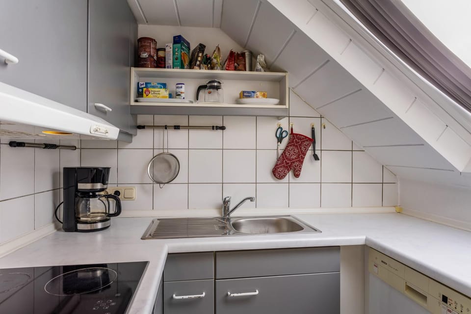 Property building, Kitchen or kitchenette, Living room