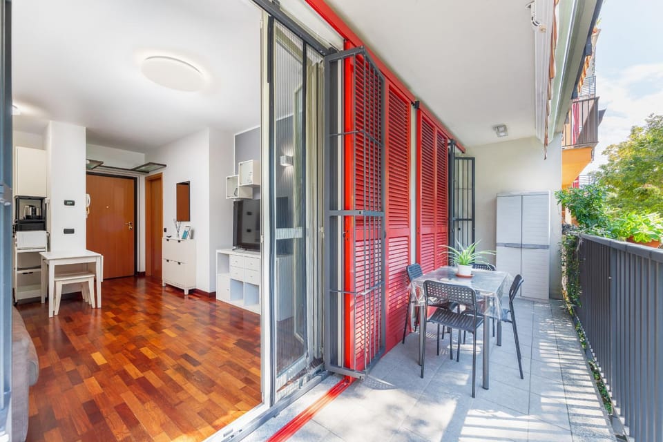 Free Private Parking - 5min to Metro - Balcony - Quiet Apartment in Milan