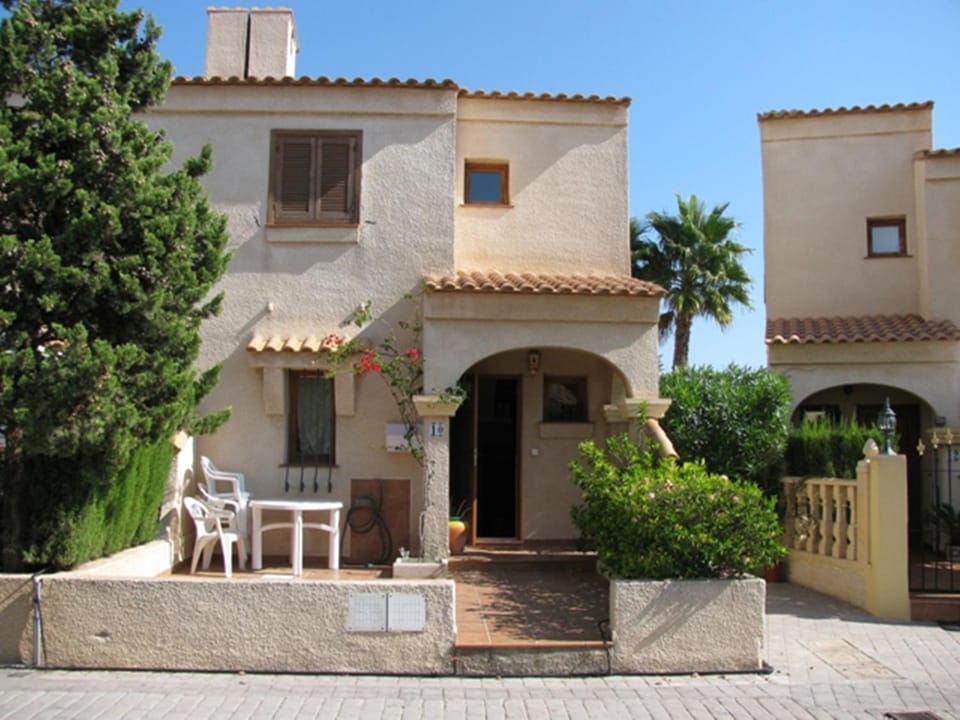 Property building, Patio, Balcony/Terrace