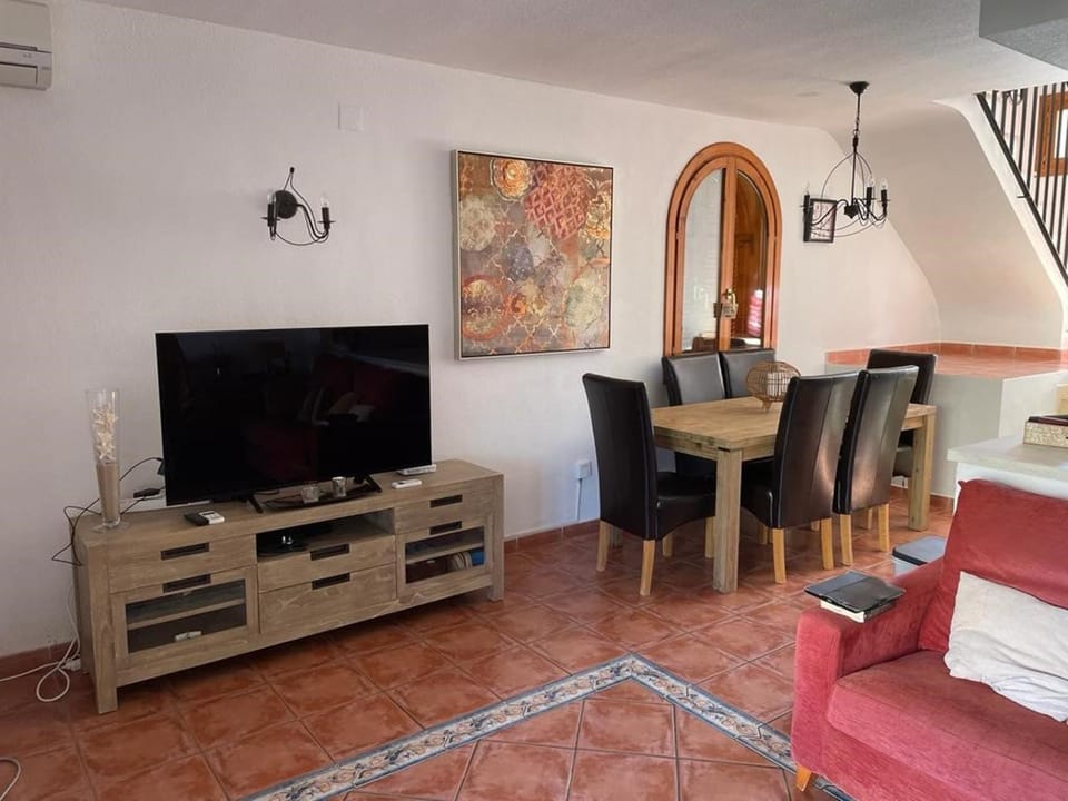 TV and multimedia, Living room, Dining area, air conditioner