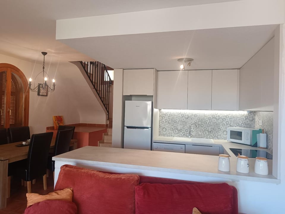 Kitchen or kitchenette, Living room, Dining area