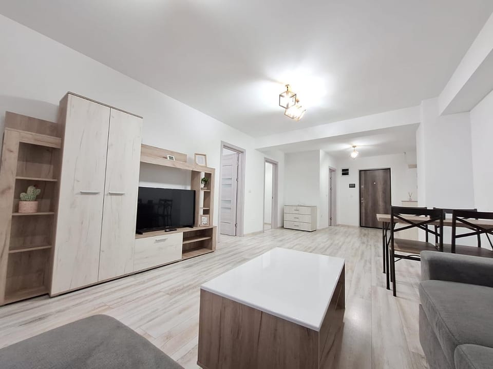 Communal lounge/ TV room, Bed, TV and multimedia, Kitchen or kitchenette, Living room, Photo of the whole room, Seating area, Evening entertainment, Bedroom, wardrobe