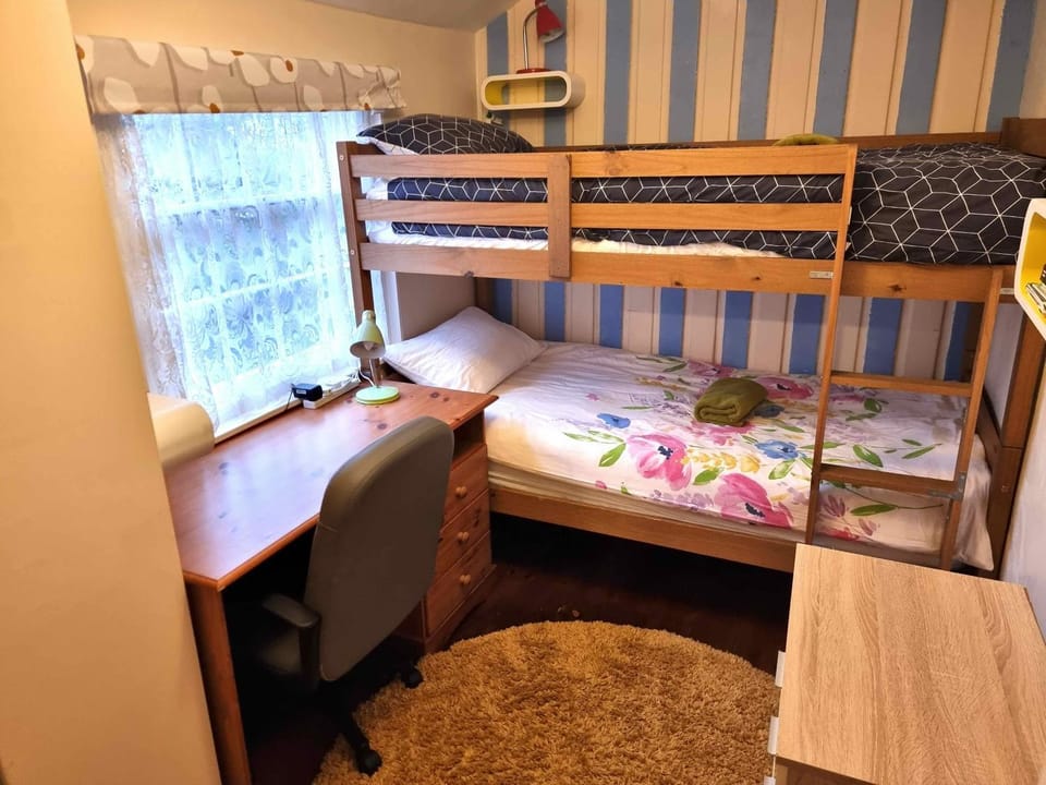 Centrally located in Canterbury with two bedrooms and a sofa bed Apartment in Canterbury