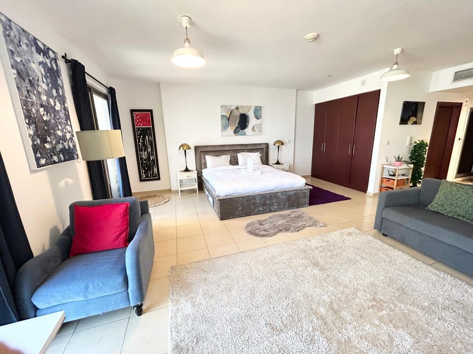 Bed, Living room, Photo of the whole room, Seating area, Bedroom, wardrobe