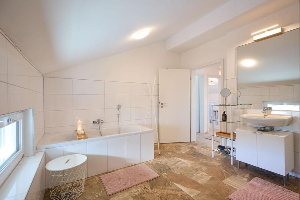 Bathroom, Bath, towels