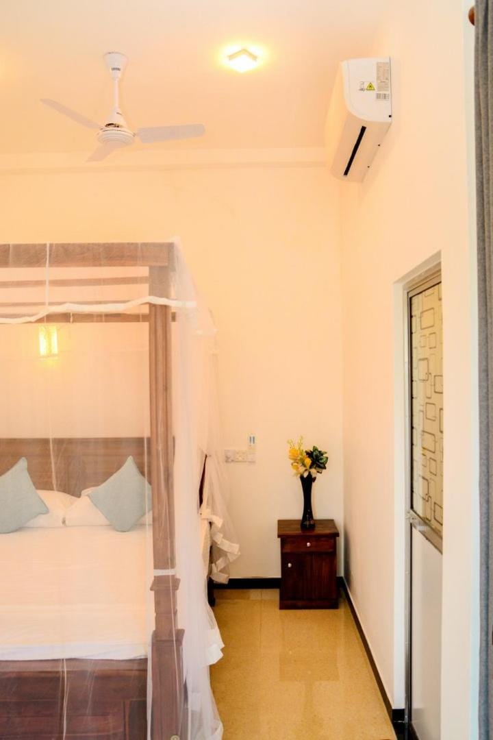 Bed, Photo of the whole room, Bedroom, air conditioner