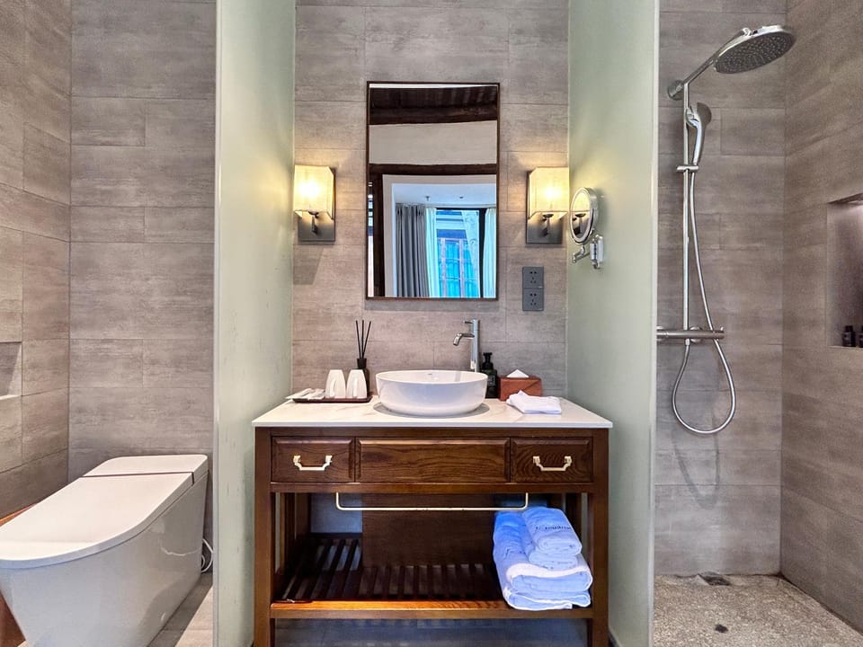 Shower, Toilet, Bathroom