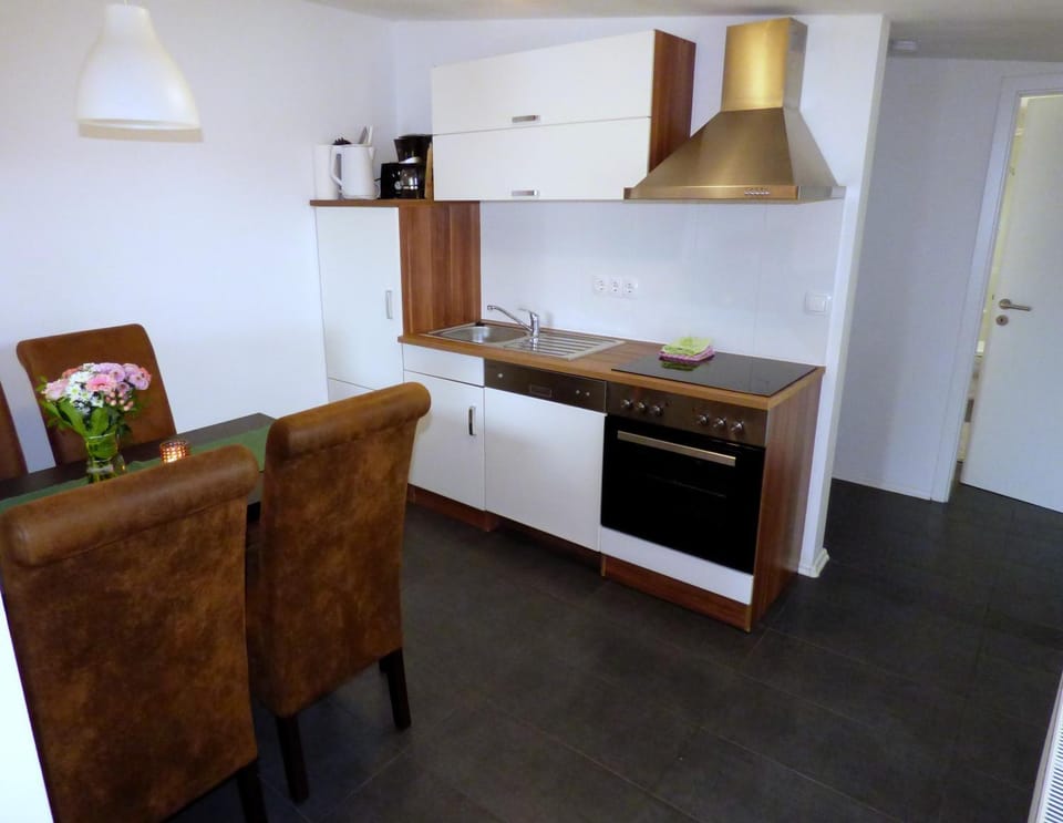 Kitchen or kitchenette, Seating area, Dining area, kitchen