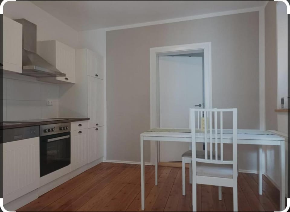 Kitchen or kitchenette, Dining area, stove, Internal: Not applicable to any particular room