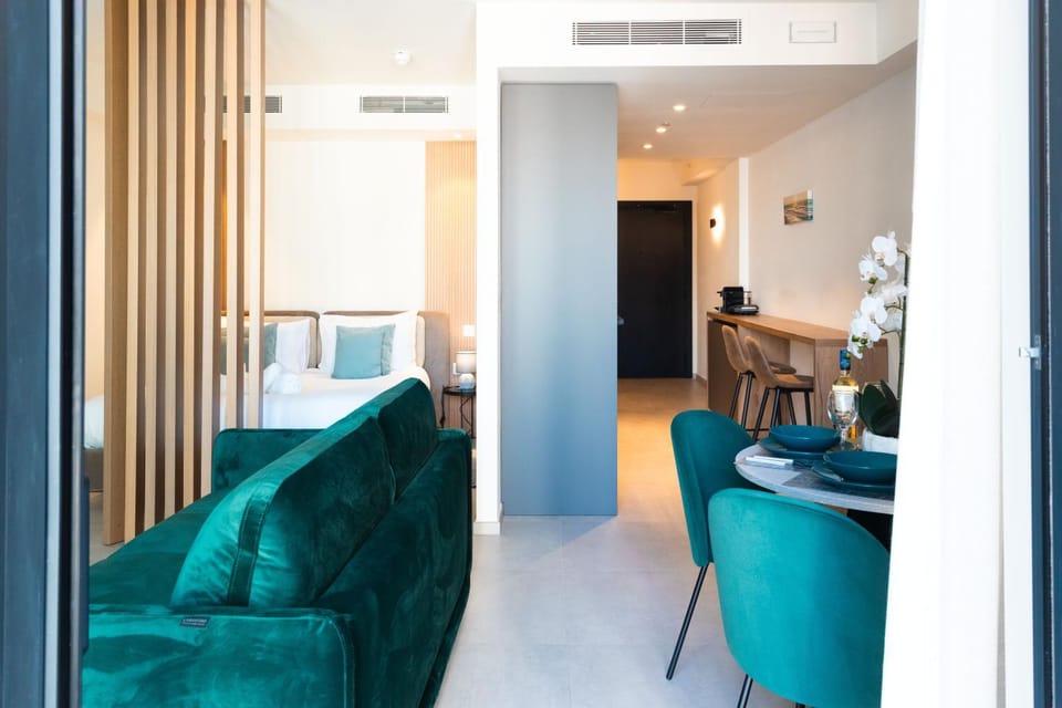 Mercury Suite Lovely w Pool access by Arco Collection Apartment in Saint Julians