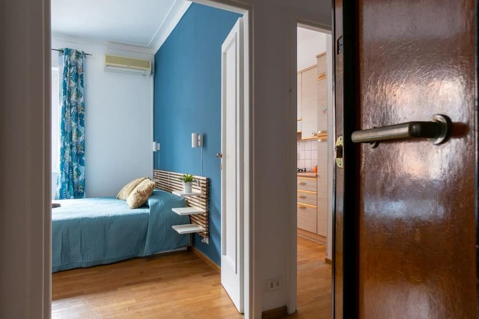 Blue Window in the center of Rome Apartment in Rome