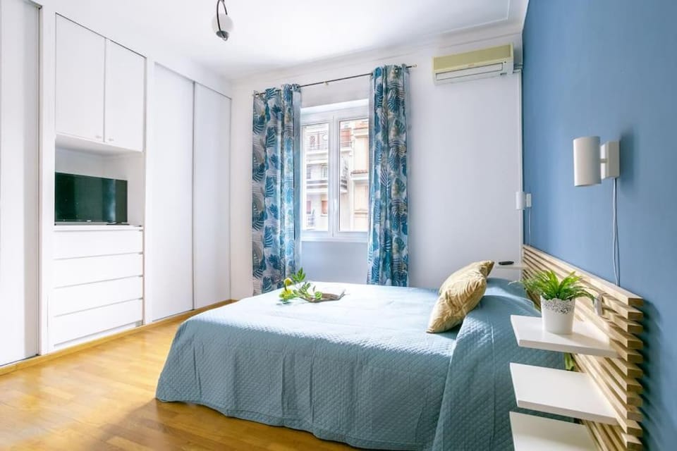 Blue Window in the center of Rome Apartment in Rome