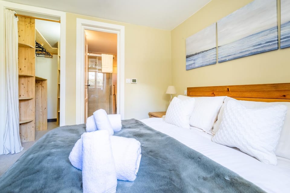 Bed, Photo of the whole room, Bedroom, towels, wardrobe