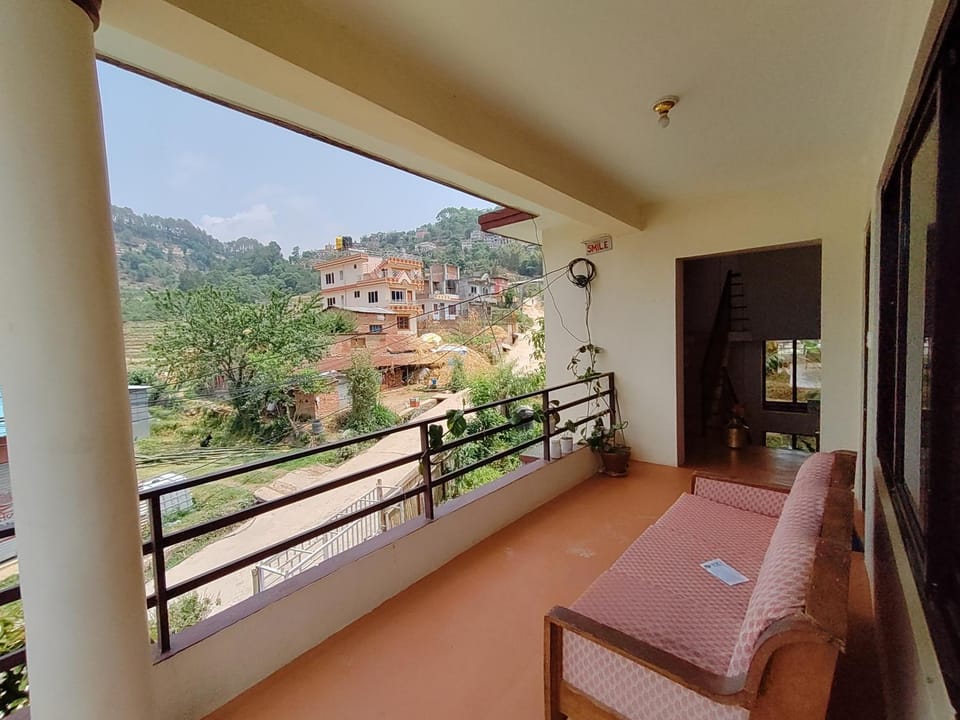 View (from property/room), Balcony/Terrace, Living room, Seating area, Mountain view