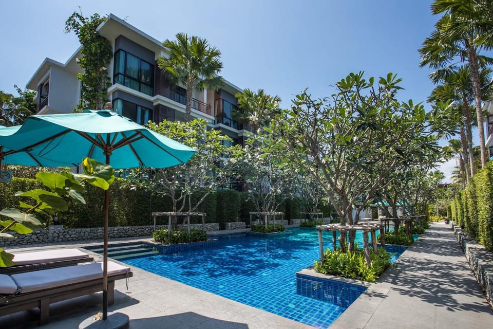 Day, Swimming pool, Swimming pool