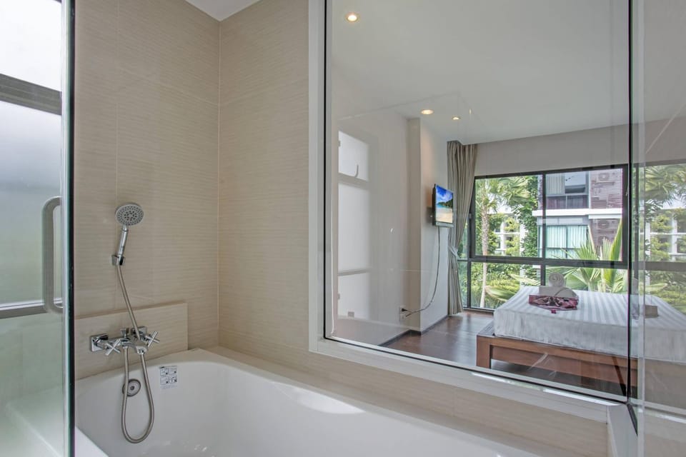 Shower, Bathroom, Photo of the whole room, Bedroom, Bath