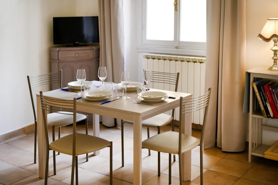 Living room, Dining area