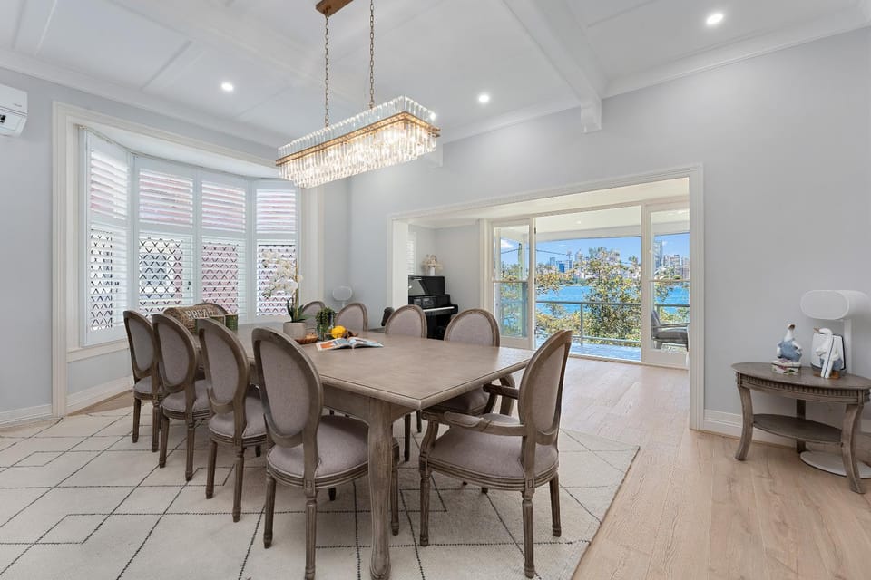 Harbourfront Haven 4BR Retreat with Stunning Views of Sydney Iconic Landmarks House in Sydney