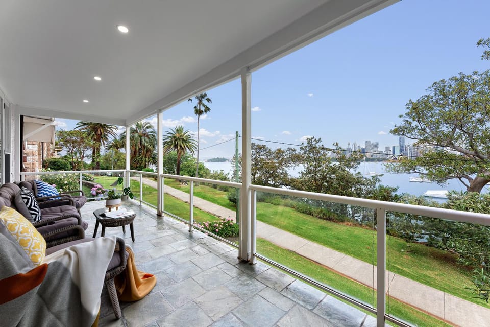 Harbourfront Haven 4BR Retreat with Stunning Views of Sydney Iconic Landmarks House in Sydney