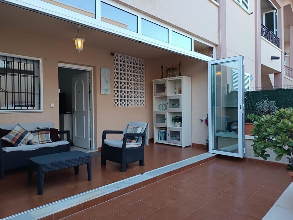 Property building, Patio, Balcony/Terrace