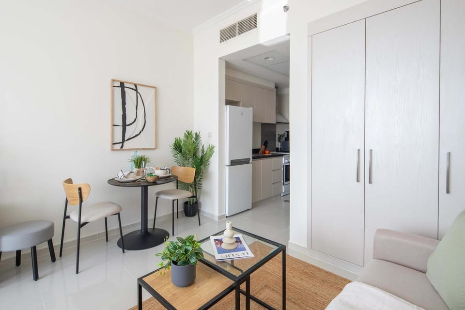 Frank Porter - Damac Carson B Apartment in Dubai