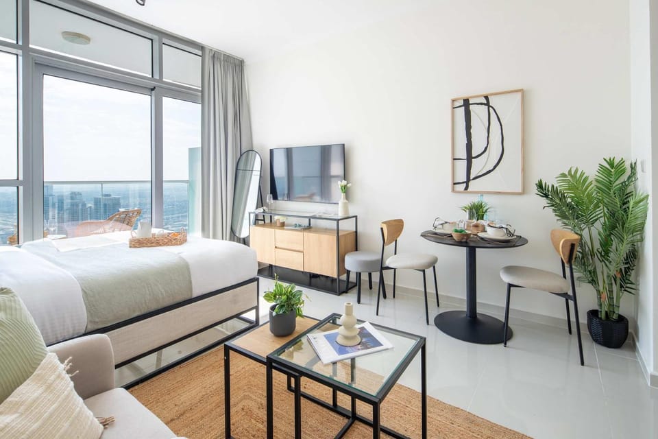Frank Porter - Damac Carson B Apartment in Dubai
