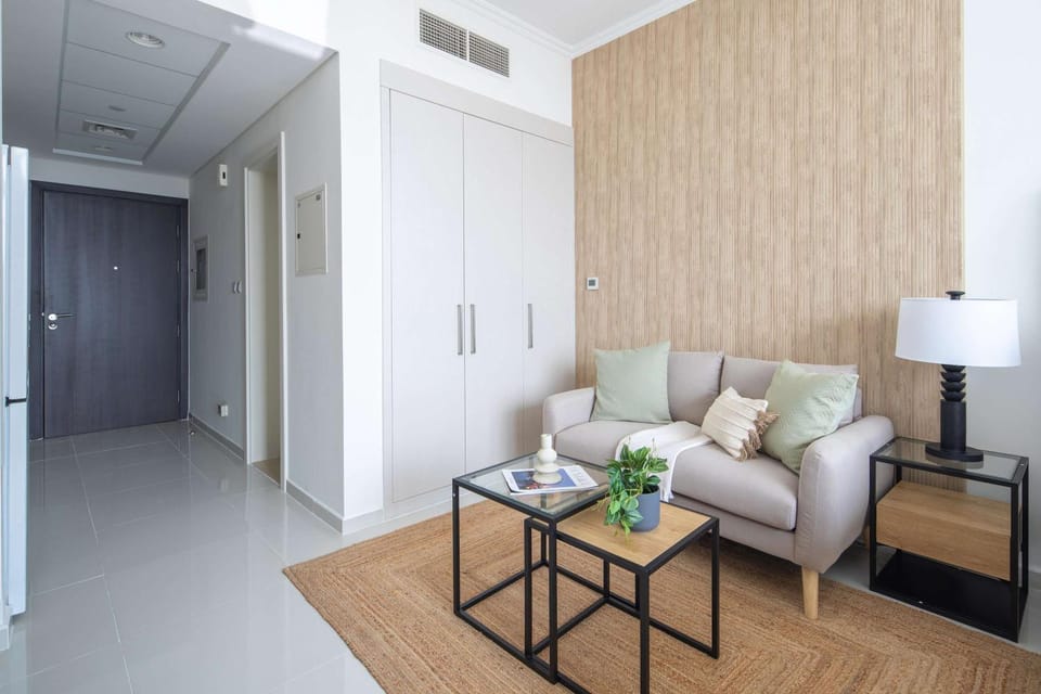 Frank Porter - Damac Carson B Apartment in Dubai