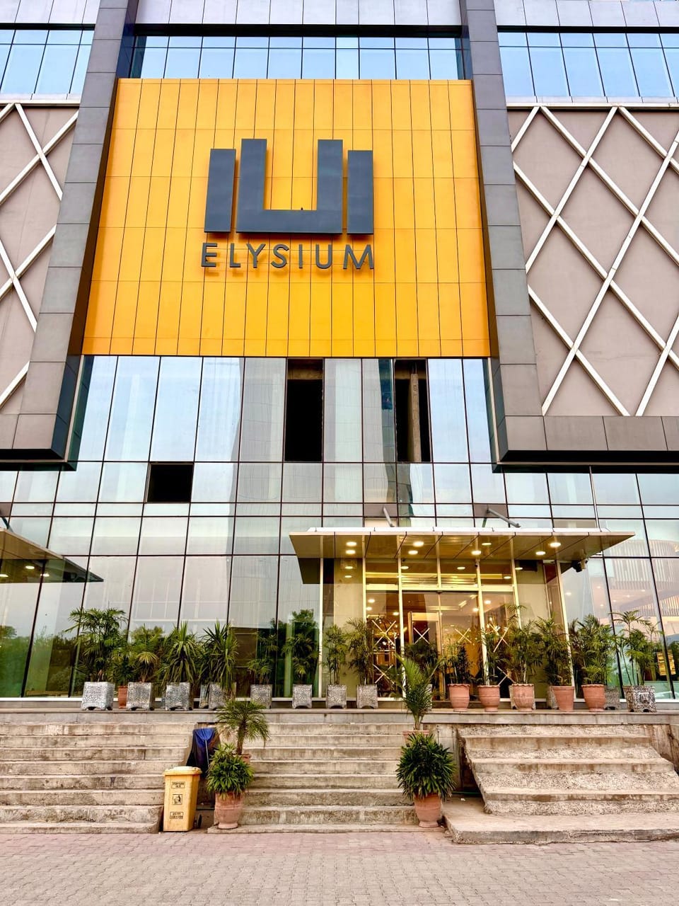Property building, Facade/entrance