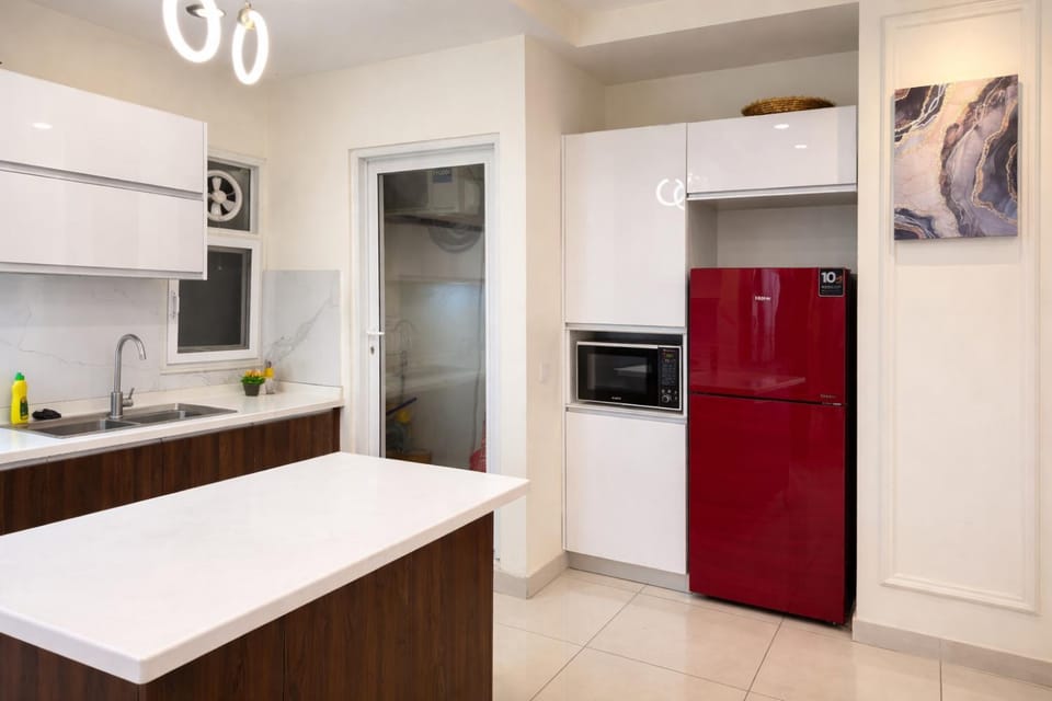 Kitchen or kitchenette, dishwasher, microwave, minibar
