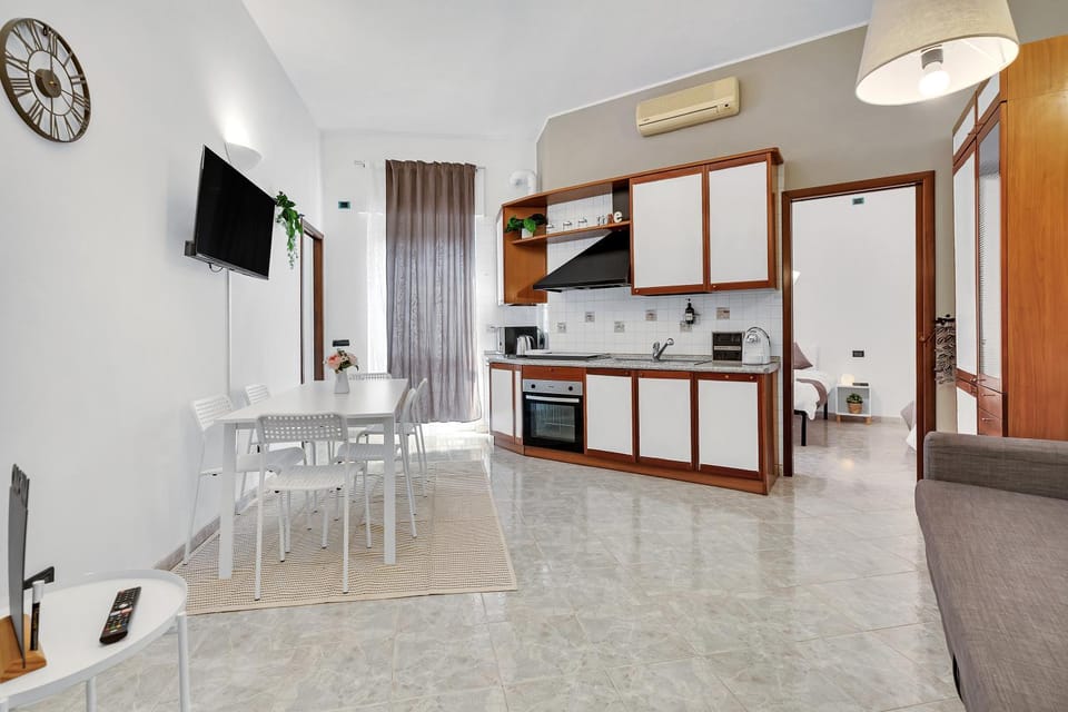 TV and multimedia, Kitchen or kitchenette, Dining area, minibar, oven, pet friendly, stove