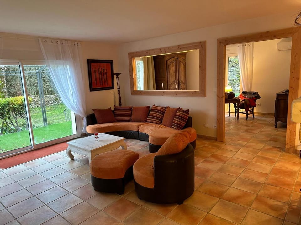 Communal lounge/ TV room, Seating area