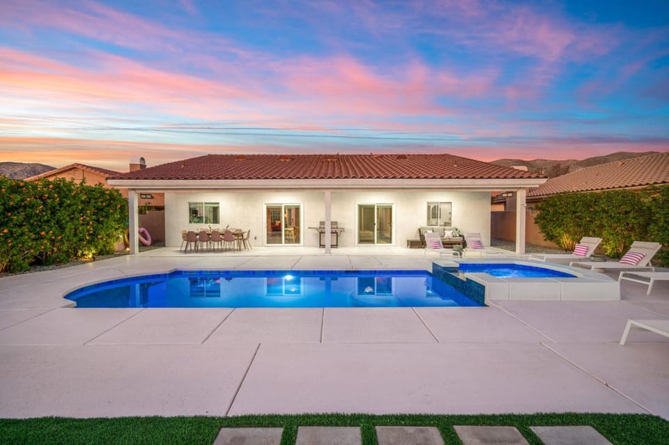 Property building, Patio, Pool view, sunbed